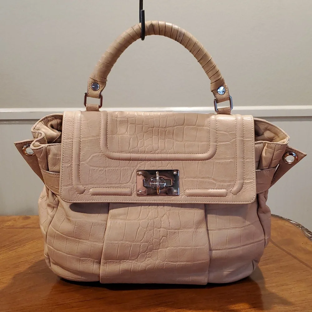 Be & D croc embossed